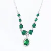 Gustowny srebrny naszyjnik z zielonymi cyrkoniami