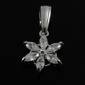 Wisiorek srebrny kwiatuszek z cyrkoniami