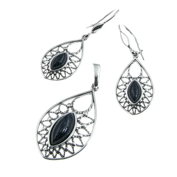 Ciekawe srebrne kolczyki z błyszczącą Nocą Kairu