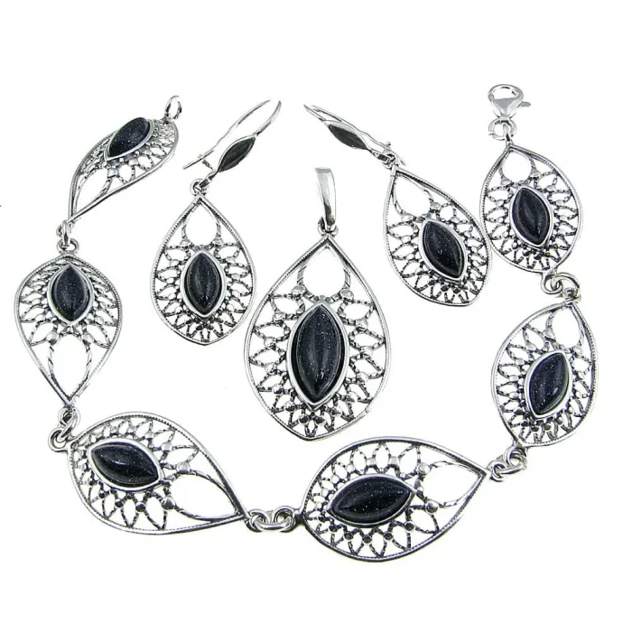 Ciekawe srebrne kolczyki z błyszczącą Nocą Kairu