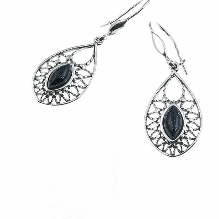 Ciekawe srebrne kolczyki z błyszczącą Nocą Kairu