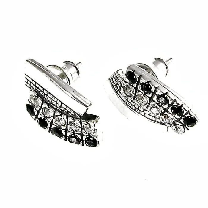 Eleganckie srebrne kolczyki wkrętki wysadzane białymi i czarnymi krysztalkami
