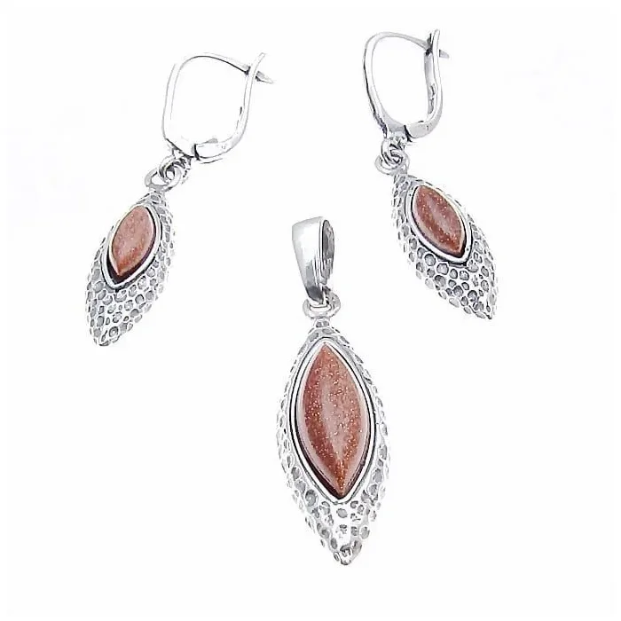 Gustowne srebrne kolczyki z piaskiem pustyni