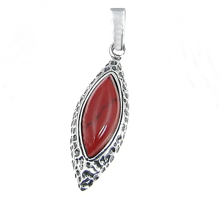 Gustowny srebrny wisiorek z koralem