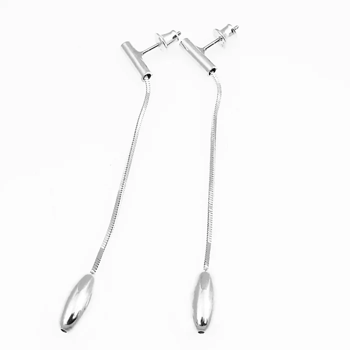 Długie srebrne kolczyki z owalną kulką na sztyft