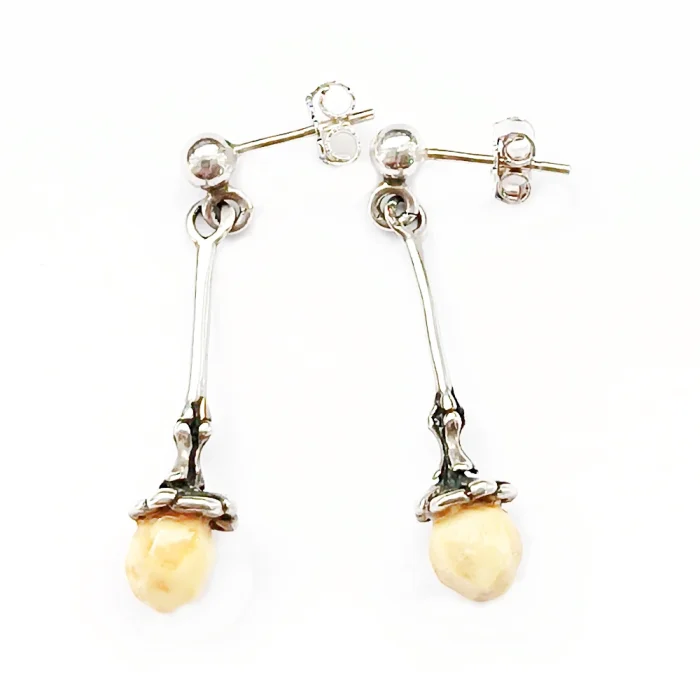 Ciekawe kolczyki srebrne z bursztynami