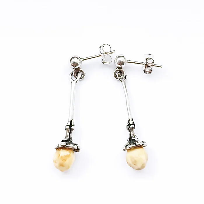 Ciekawe kolczyki srebrne z bursztynami