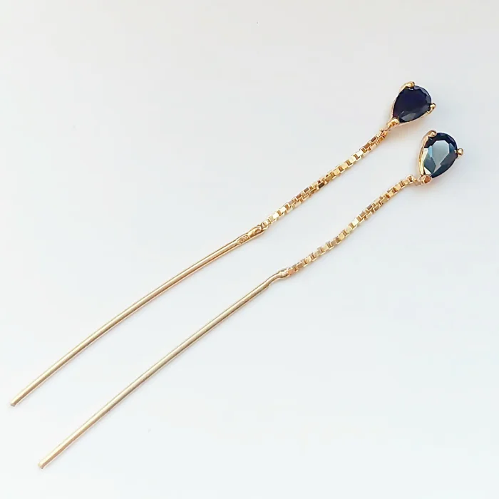 Pozłacane długie kolczyki srebrne przewlekane z czarną cyrkonią