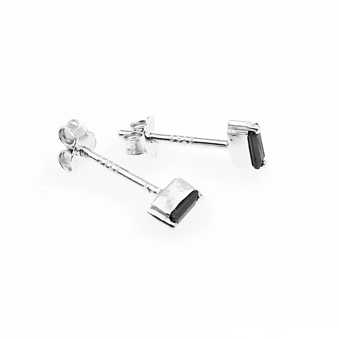 Srebrne kolczyki z czarną cyrkonią podłużne