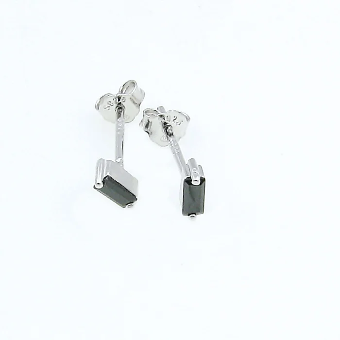 Srebrne kolczyki z czarną cyrkonią podłużne