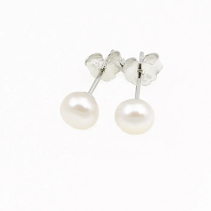 Srebrne kolczyki perełki z różową poświatą