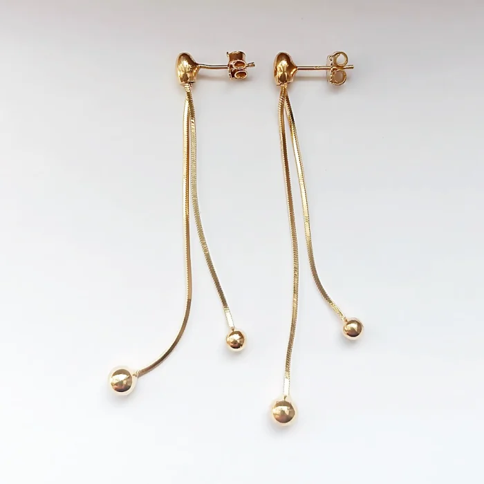 Pozłacane długie srebrne kolczyki kuleczkami