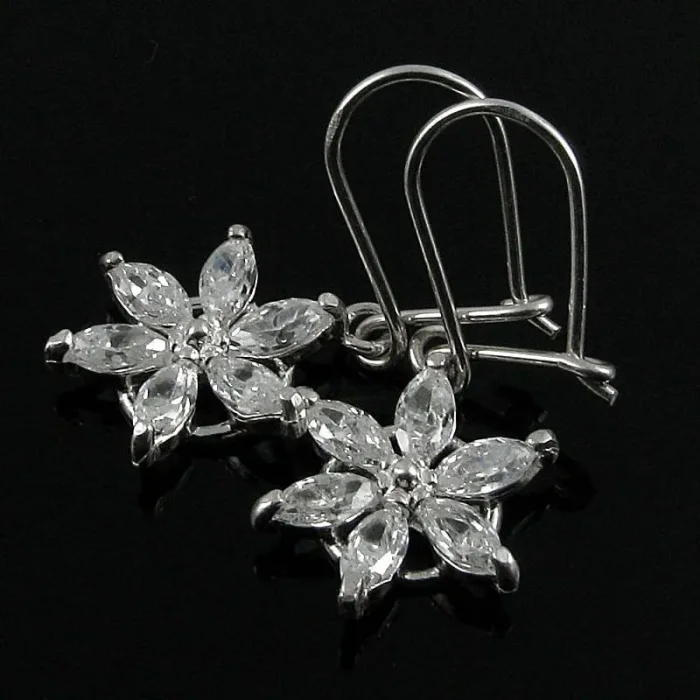 Kolczyki srebrne kwiatuszki z cyrkoniami