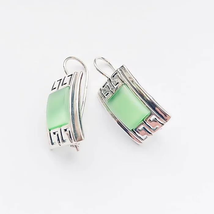 Duże kolczyki srebrne z zielonym wzór grecki