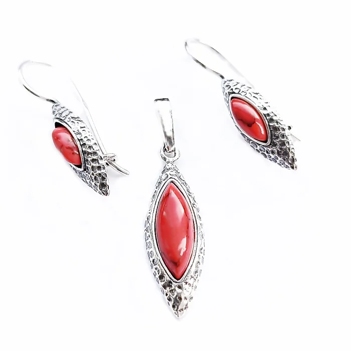 Gustowny srebrny komplecik z koralami kolczyki, wisiorek