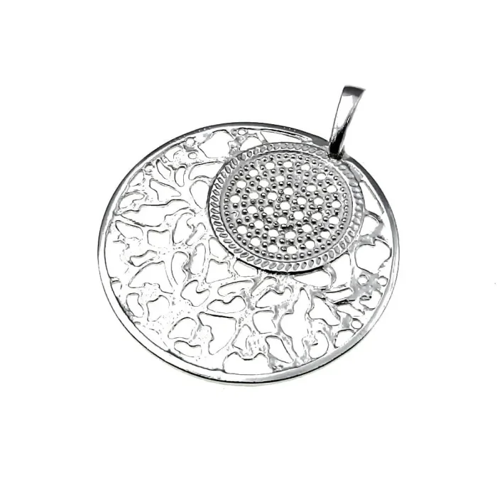 Modny srebrny wisiorek koło z orientalnym wzorem
