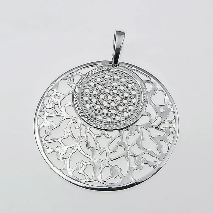 Modny srebrny wisiorek koło z orientalnym wzorem