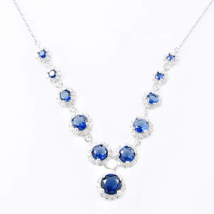 Piękny srebrny naszyjnik z szafirkami
