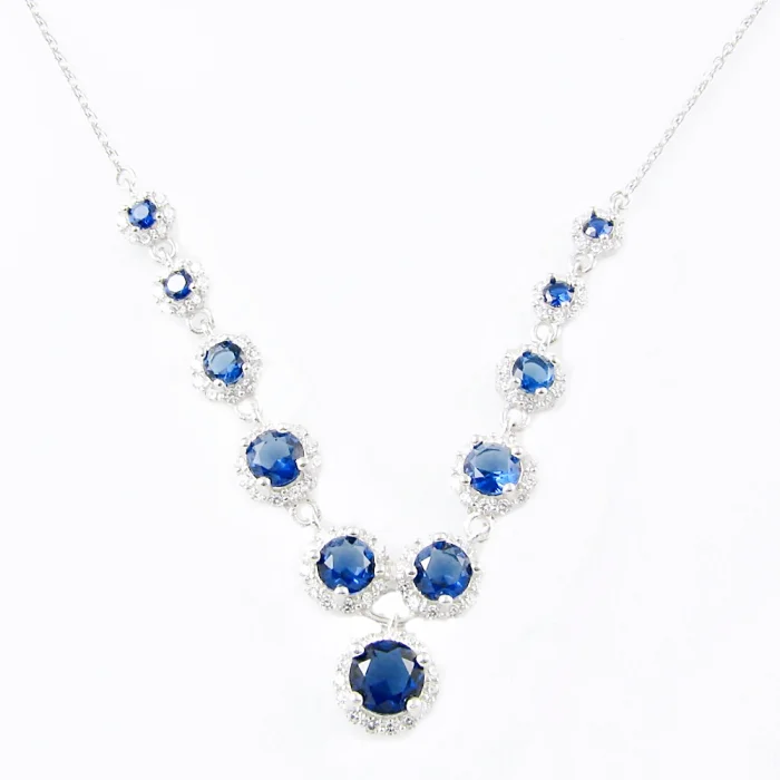 Piękny srebrny naszyjnik z szafirkami
