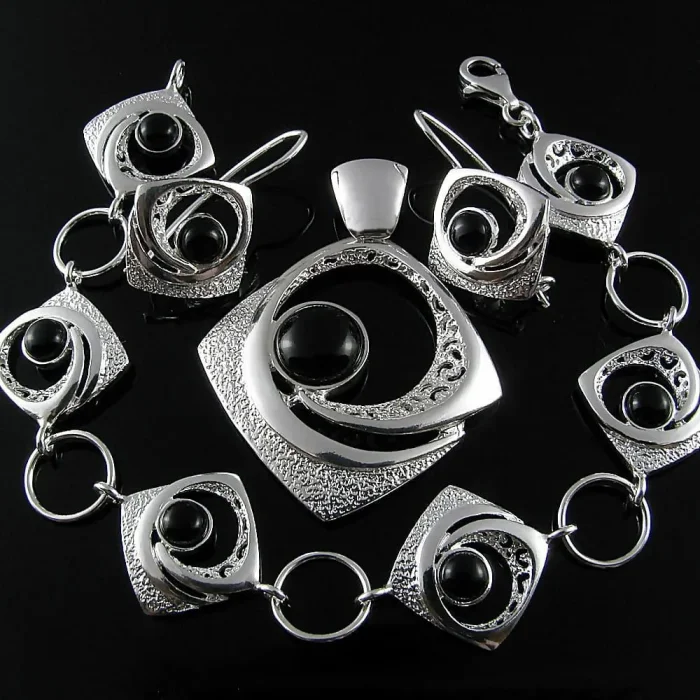 Oryginalny komplet srebrny z onyksami z dużym wisiorkiem