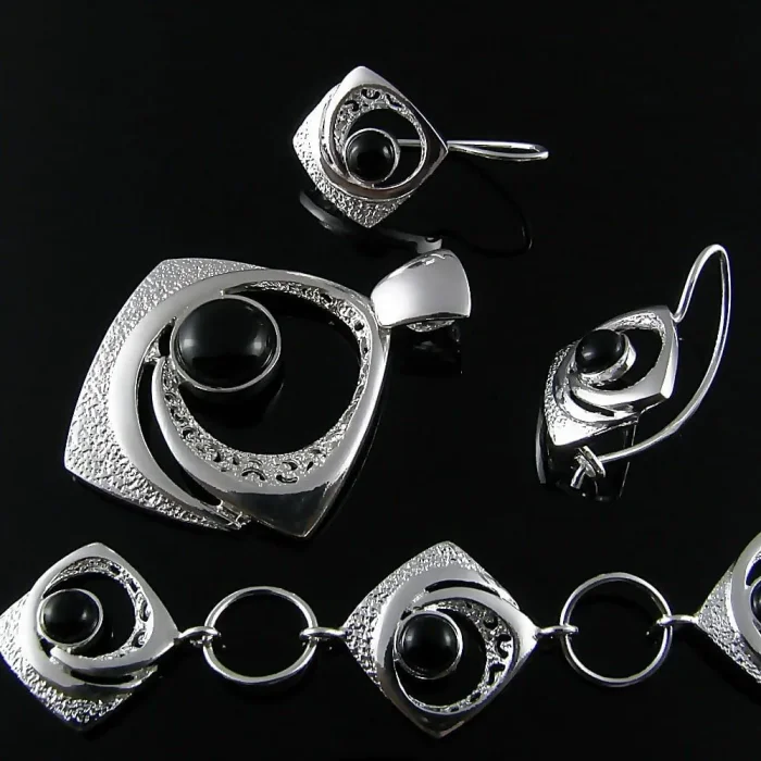 Oryginalny komplet srebrny z onyksami z dużym wisiorkiem