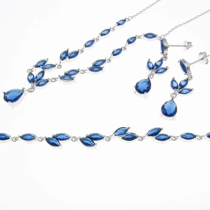 Piękny srebrny naszyjnik z szafirkami listki