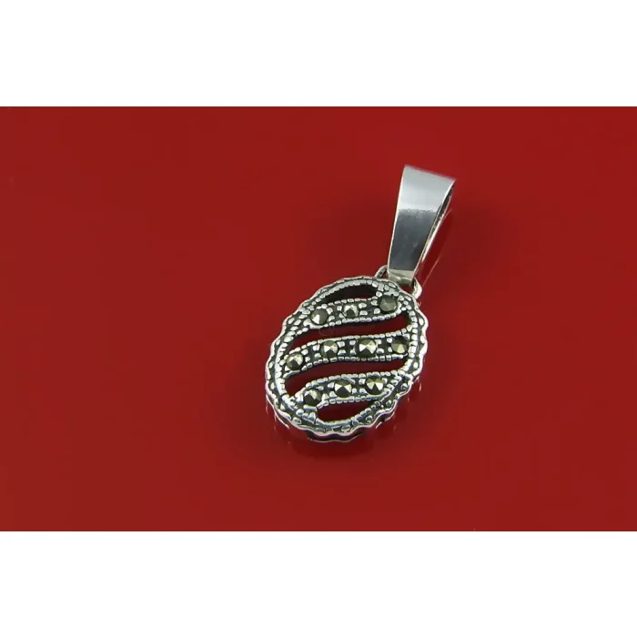 Wisiorek srebrny z markazytami owalny