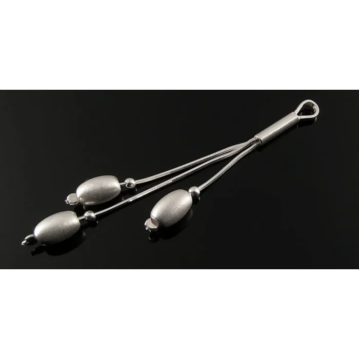 Wisiorek srebrny z owalnymi kuleczkami
